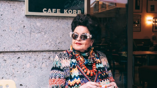 Susanne Wildl in ihrem Café Korb in Wien