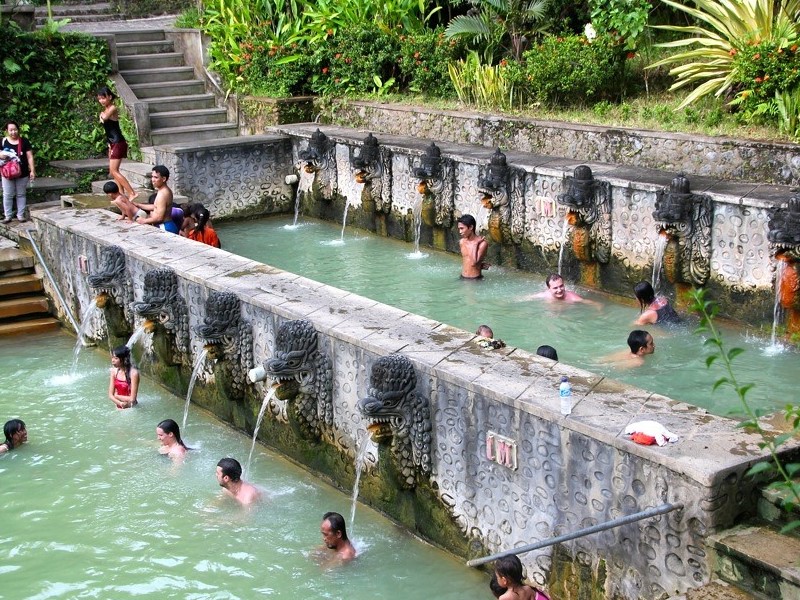 Thermalwasser im Banjar Hot Springs im Norden Balis.
